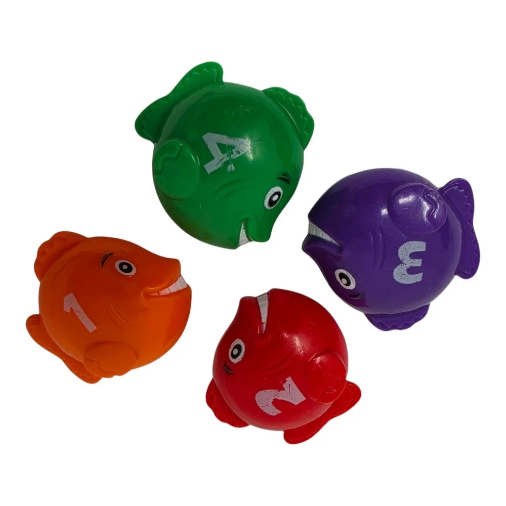 Fish Plastic 1 2 3 4 Red Green Purple Orange Lot of 4